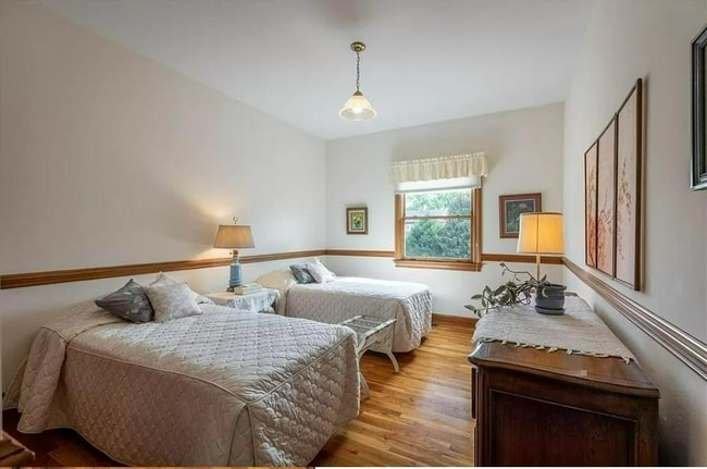 Second Bedroom - 104 Woodsway Ct