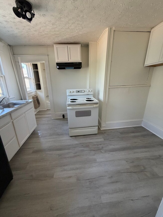 Photo - 401 E Broad St Unit 3