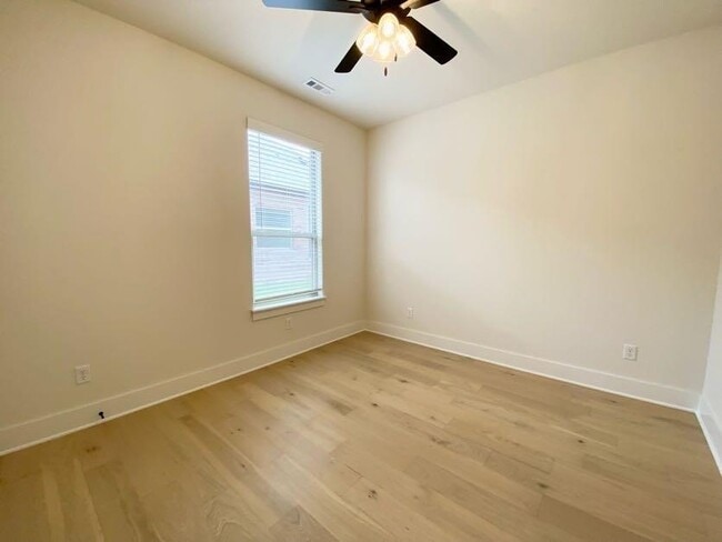 Photo - 730 Marianne St