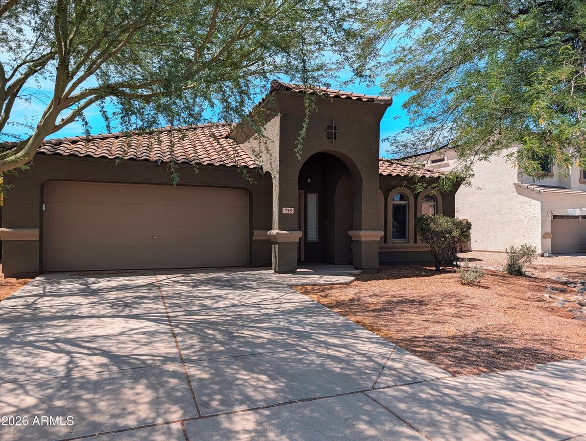 Photo - 738 E Saddle Way