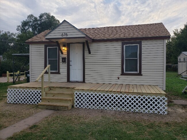 Photo - 615 N Oak St