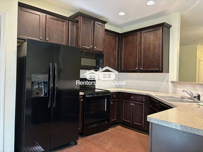 Photo - 570 Oakside Pl