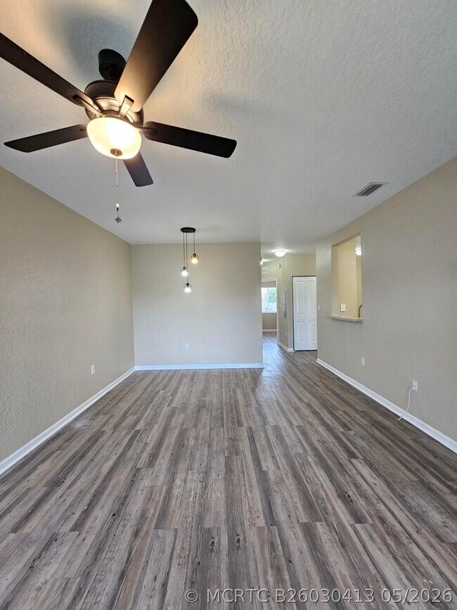 1063 Golden Lakes Blvd Unidad 322