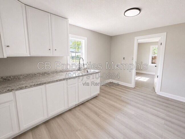 Photo - 2028 Amity Ave