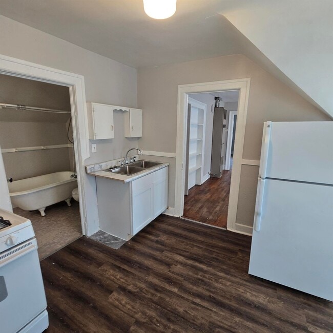 919 Davis Ave NW