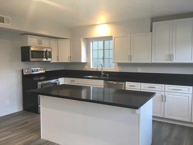 Building Photo - 3462 Floyd Ter