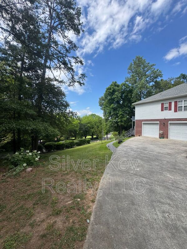 Photo - 1980 Ridge Point Dr NW