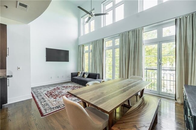 Photo - 1221 Caroline St NE Unit 201