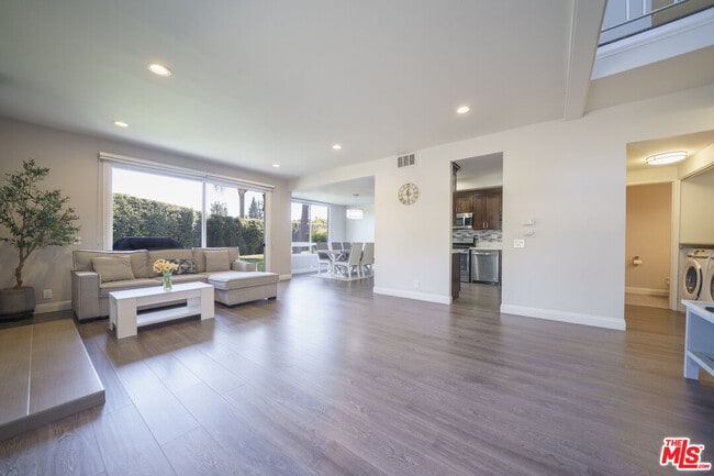 Photo - 2040 Woodbriar Ct