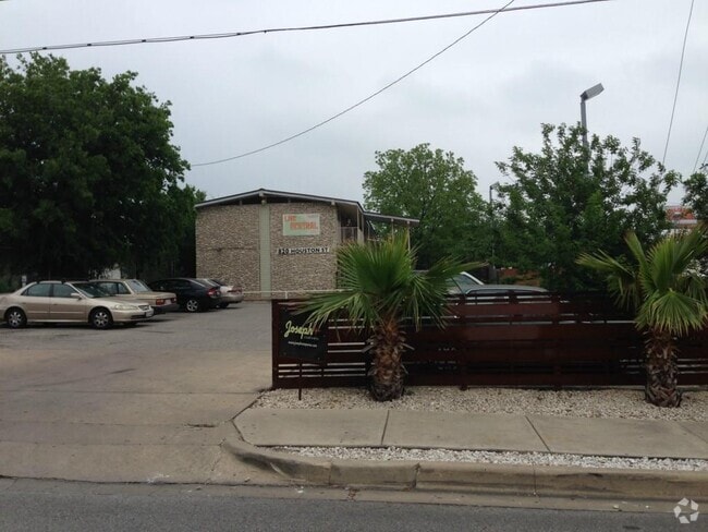 Building Photo - 820 Houston St Unit 207 Rental