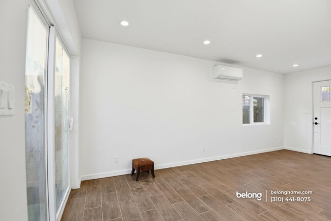 Photo - 648 Anita St Unit 1