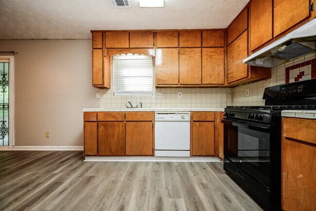 4255 Loveless Pl
