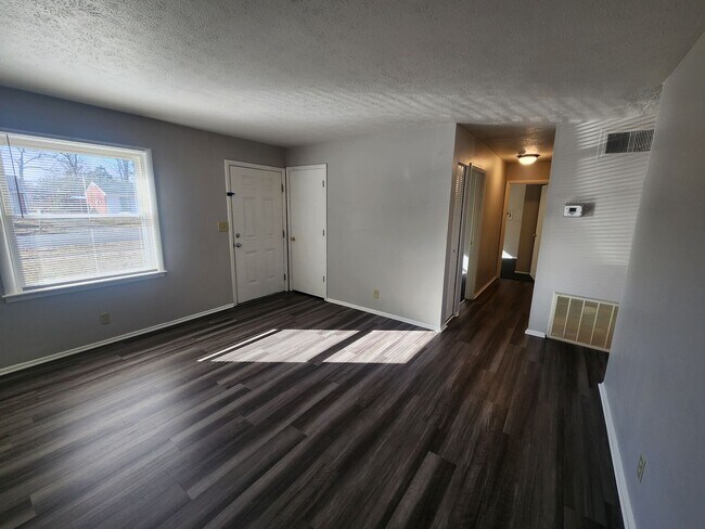 Photo - Spacious and updated 3 bedroom 1 bath!