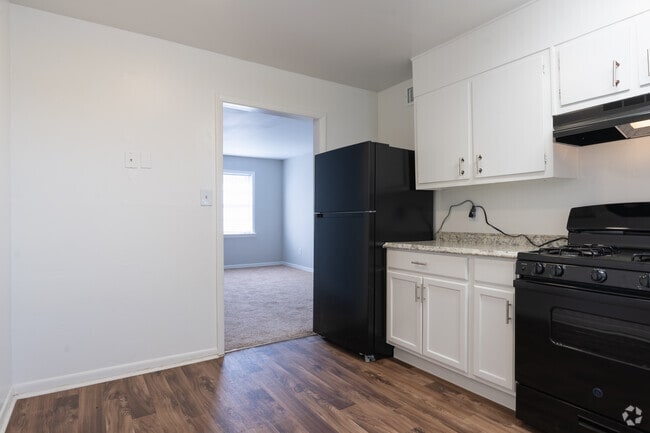 2BR, 1BA - 850SF - Kitchen