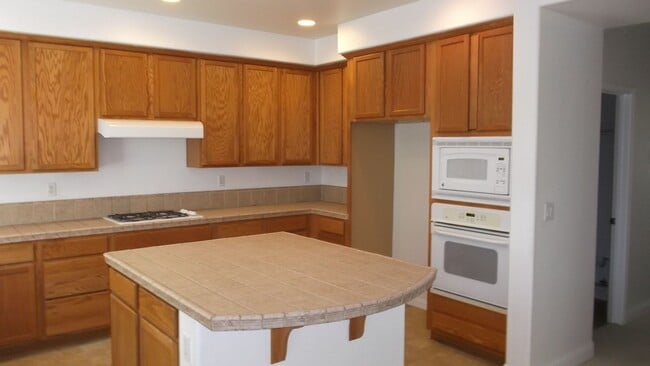 Photo - Excellent Elk Grove Location, Spacious 4 bedroom home with office, sitting parlor, and large kitchen