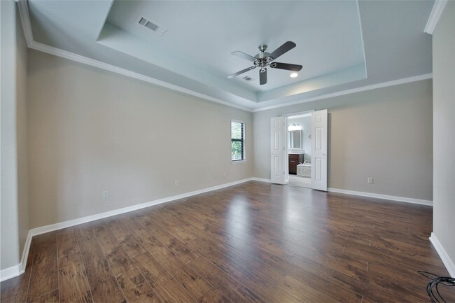 Photo - 710 W Rollingwood St