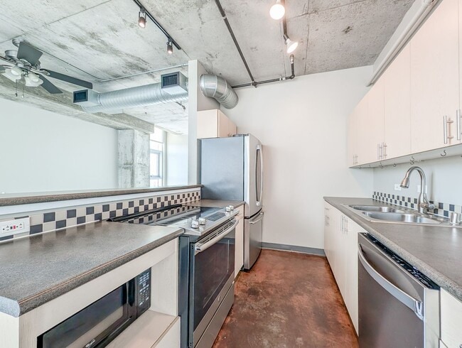 Photo - 2000 Bagby St