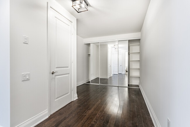 Photo - 2181 Yonge St