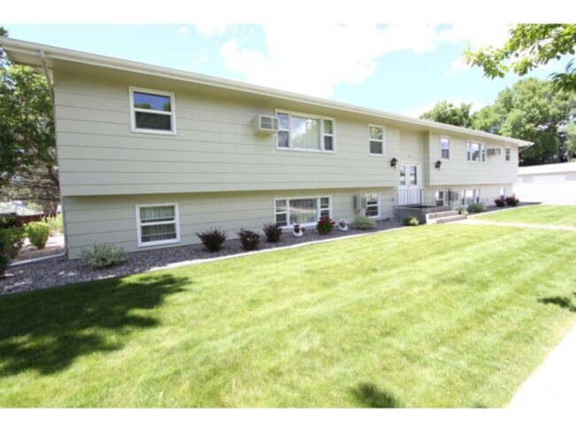 2 Bed / 1 Bath Apartment with Garage $975... - 2 Bed / 1 Bath Apartment with Garage  $975...