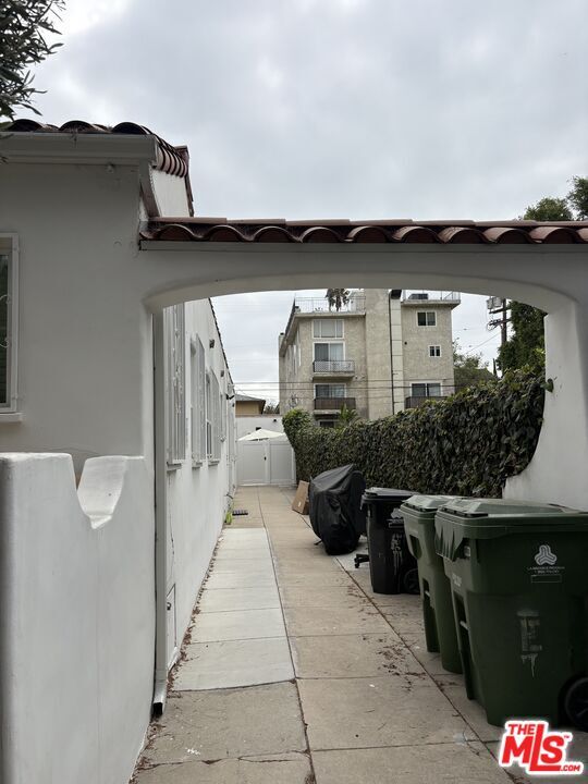Photo - 816 N McCadden Pl