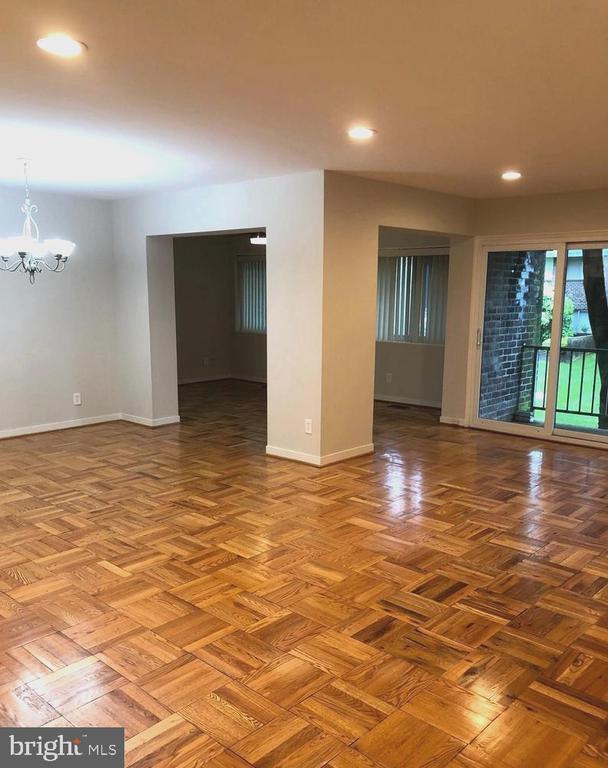 14 Stonehenge Cir Unit 6