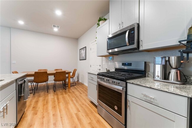 Photo - 7451 Sunray Point St