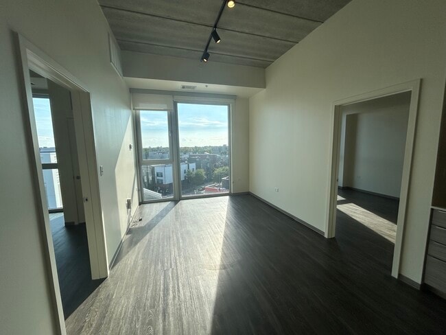 Photo - 1877 N Milwaukee Ave