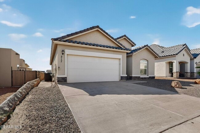 Photo - 217 Farnborough St