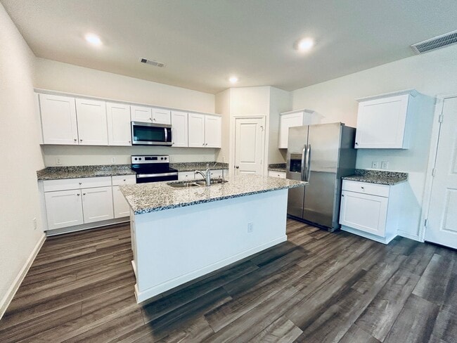 Photo - 669 Amesbury Rd