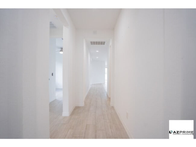 Photo - Stylish 3/2 Goodyear House!