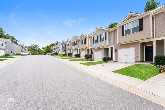 Photo - 412 Highwood Ln