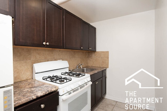 Building Photo - 1371 W Estes Ave Unit 3C