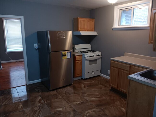 Building Photo - 2605-07 Cecil B Moore Ave Unit 2