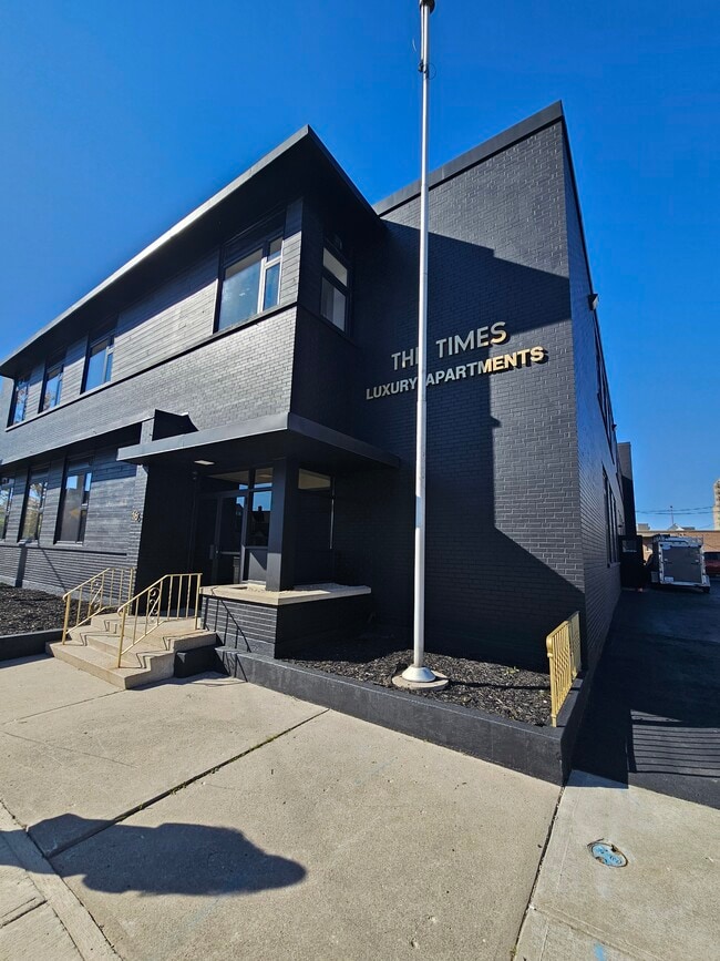 Building Photo - NEWLY RENOVATED 2BD SUITES Unit 16