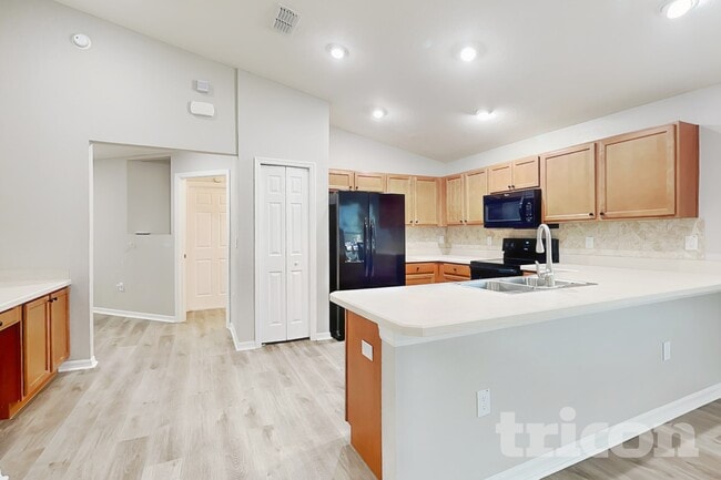 921 Kingfisher Dr