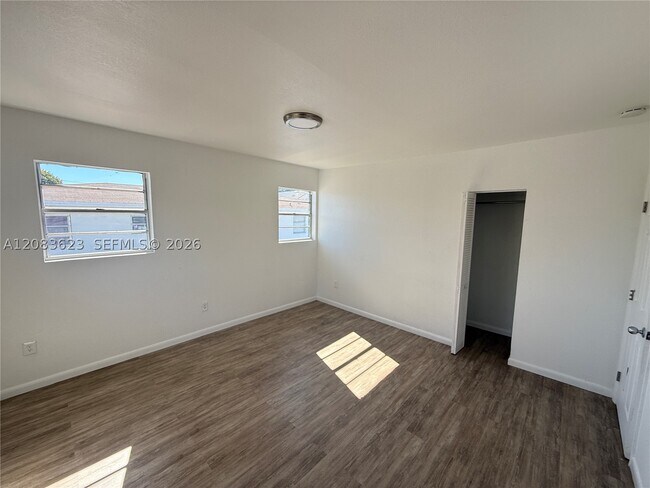 Photo - 236 SW 10th St Unit B