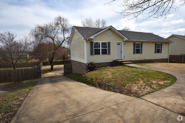 Building Photo - 3 Bedroom 2 Bath Pet Friendly Home For Rent!