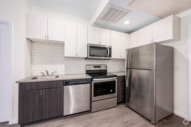3BR, 3BA - 800SF - Kitchen - Muinzer - Close to Campus