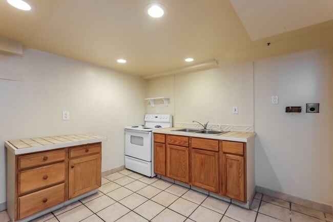 Building Photo - 2583-2585 S 700 E Unit 2585 S 700 E #3