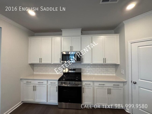 Photo - 2016 English Saddle Ln
