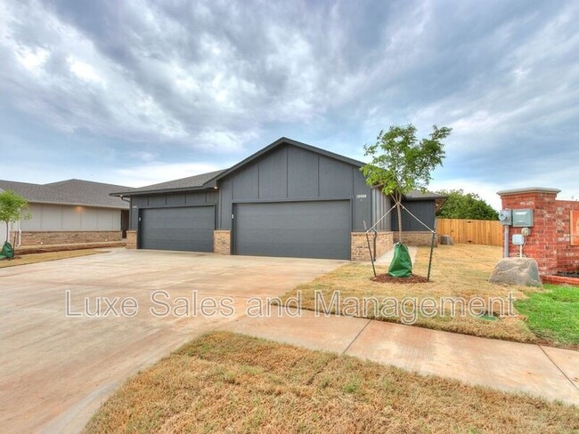 Photo - 8012 NW 110th Dr