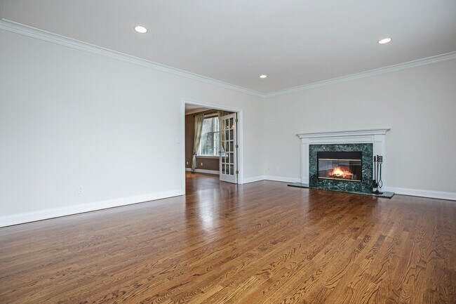 Photo - 423 English Pl