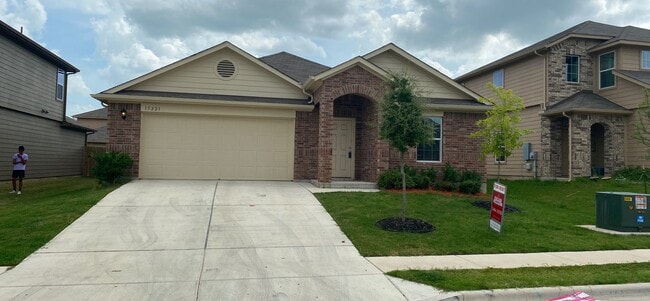 Photo - Great 4 Bedroom home with Open floor plan