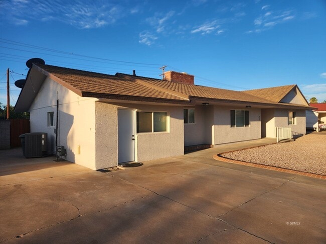 Photo - 830 W Stirrup Dr