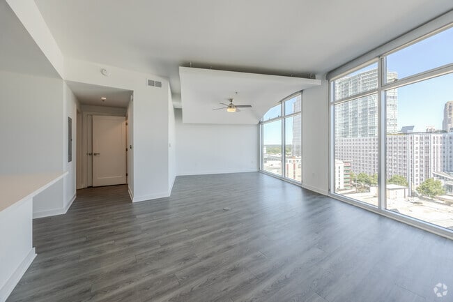 Studio, 1BA - 729SF - Living Room