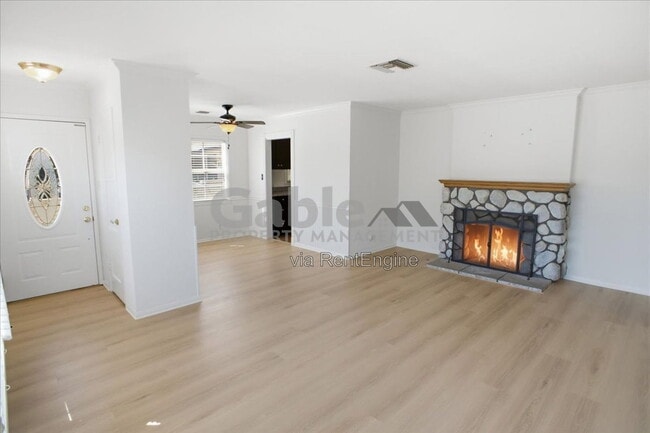 Photo - 24943 Chestnut St