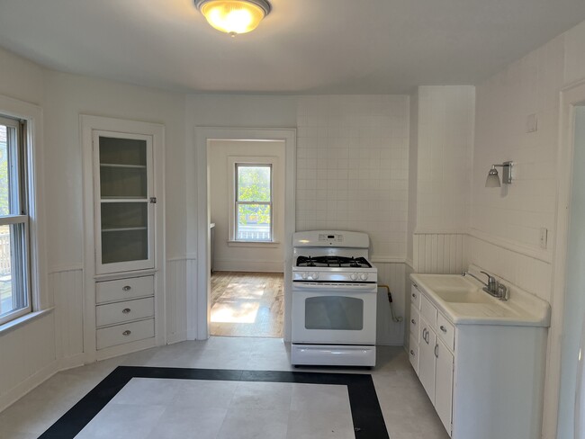 Photo - 3040 N Fratney St