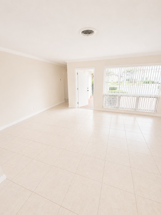 Building Photo - 3615-3617 Polk St Unit 3615