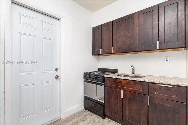 Photo - 1035 SW 4th St Unidad 1