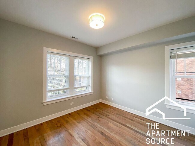 Photo - 344 W Dickens Ave